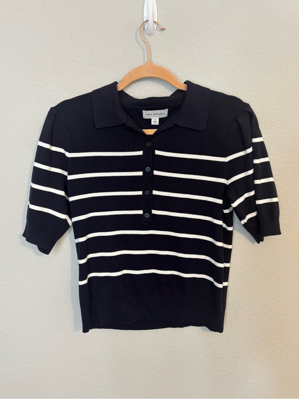 Free AssemblyBlack and White Short-Sleeve Striped Polo Tee